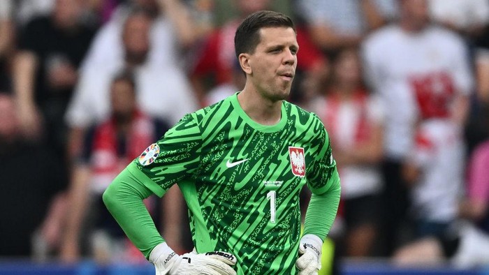BERLIN, GERMANY - JUNE 21: Wojciech Szczesny of Poland reacts during the UEFA EURO 2024 group stage match between Poland and Austria at Olympiastadion on June 21, 2024 in Berlin, Germany. (Photo by Sebastian Frej/MB Media/Getty Images)