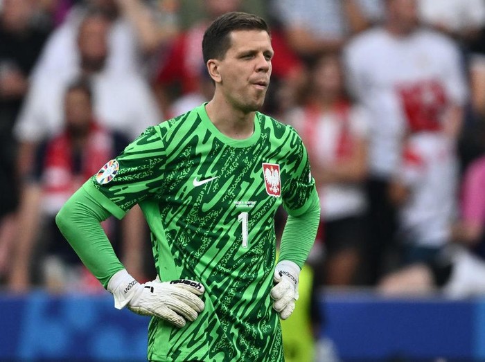 BERLIN, GERMANY - JUNE 21: Wojciech Szczesny of Poland reacts during the UEFA EURO 2024 group stage match between Poland and Austria at Olympiastadion on June 21, 2024 in Berlin, Germany. (Photo by Sebastian Frej/MB Media/Getty Images)