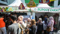 Berbagai elemen dalam ekosistem ekonomi sirkular seperti pegiat biokonversi maggot BSF, bank sampah, kompos, ecoenzyme, UMKM hijau, kelompok tani perkotaan, startup pengelolaan sampah, offtaker hingga lembaga keuangan.  