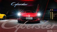 MG Cyberster menjadi primadona MG di GIIAS 2024. Mobil listrik ini dijual dengan harga Rp 1.688.000.000. Khusus untuk 100 konsumen pertama, MG bakal memberi benefit khusus berupa lifetime battery warranty.  