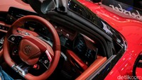 Interior MG Cyberster membawa nuansa mewah dan modern.  