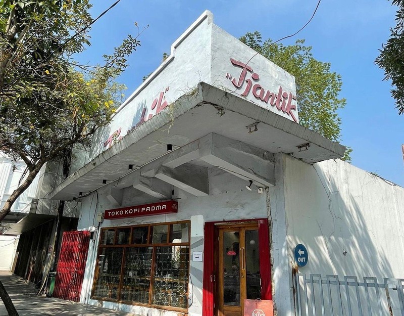 10 Tempat Makan yang Berlokasi di Bangunan Bersejarah Surabaya