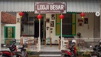 Lodji Besar merupakan tempat makan yang berdiri di bangunan yang sudah ada sejak 1907 silam. Lokasinya juga berada di dekat makam tua Peneleh. Foto: Site Culinary/Site News