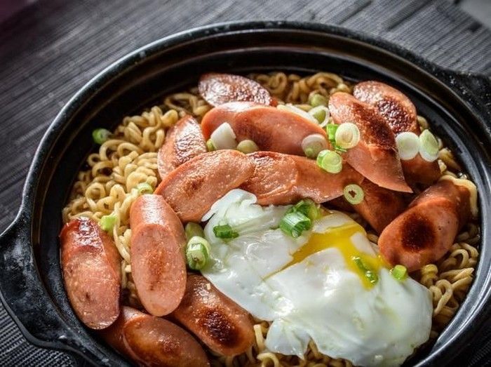5 Efek Makan Mie Instan yang Tak Berkaitan dengan Kesehatan
