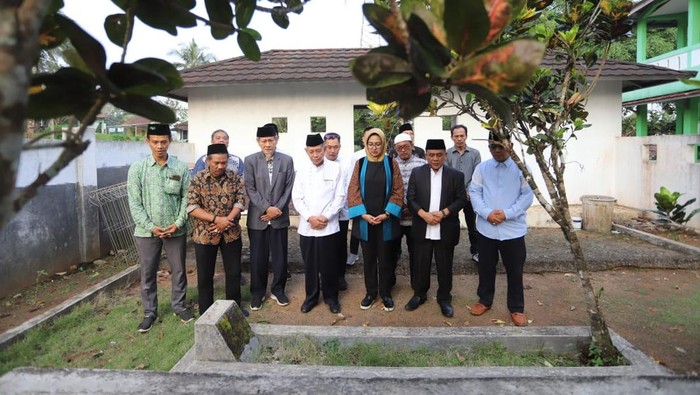 Airin Lakukan Ziarah ke Pendiri Matlaul Anwar di Pandeglang (dok.ist)