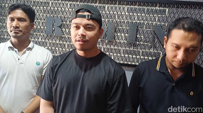 Kasat Reskrim Polres Pangkep, AKP Prawira Wardany (tengah).