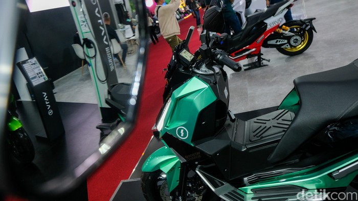 PT. Electra Distribusi Indonesia (EDI) atau Alva Auto EV memperkenalkan Alva Cervo Boost Charge dan Cervo Q di GIIAS 2024 di ICE BSD City, Tangerang. Kedua motor ini mampu mengisi daya dengan cepat.