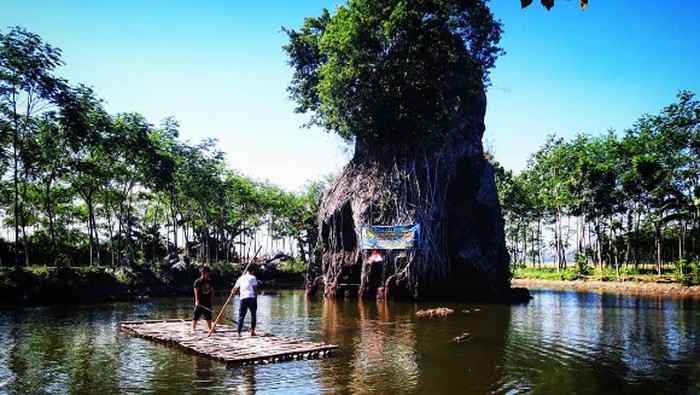 Area Wisata Gumuk Pecah disebut mirip arena pertarungan di Mobile Legends.