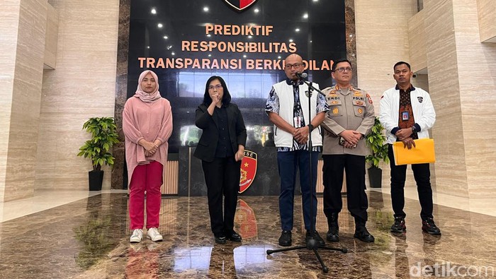 Bareskrim menangkap satu buron kasus scam online jaringan internasional berinisial L (26). (Rumondang/detikcom)