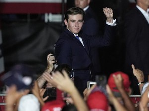 Foto Langka Anak Tunggal Donald-Melania Trump Pertamakali Ikut Pemilu AS