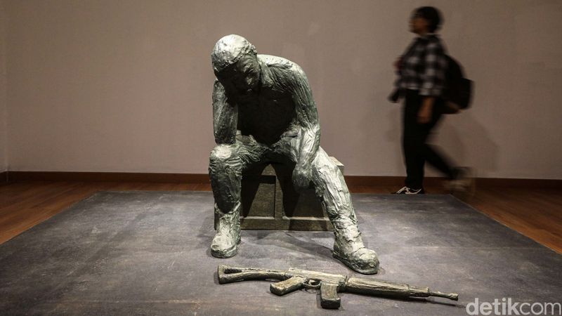 Pameran seni rupa bertajuk 'Patung dan Aktivisme: Dolorosa Sinaga & Budi Santoso' digelar di Galeri Nasional, Jumat (19/7/2024).