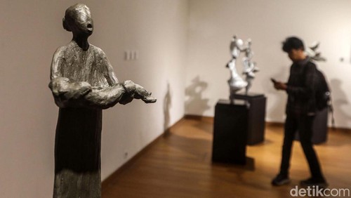 Pameran seni rupa bertajuk 'Patung dan Aktivisme: Dolorosa Sinaga & Budi Santoso' digelar di Galeri Nasional, Jumat (19/7/2024).