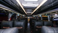 Seri bodi SR3 Neo yang tampil di ajang di GIIAS 2024 ini terdiri dari SR3 Neo DD (Double Decker) Suites Combi, SR3 Neo Front Engine serta SR3 Neo XHD yang memiliki desain interior baru yang dapat memanjakan penumpang.