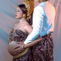 Dali meninggal di usia yang masih sangat muda, yaitu 22 tahun. Kepergian Dali tentunya membawa duka mendalam bagi keluarga dan para penggemarnya, terutama sang istri, Jennifer Coppen. Foto: Instagram/@dali.wassink