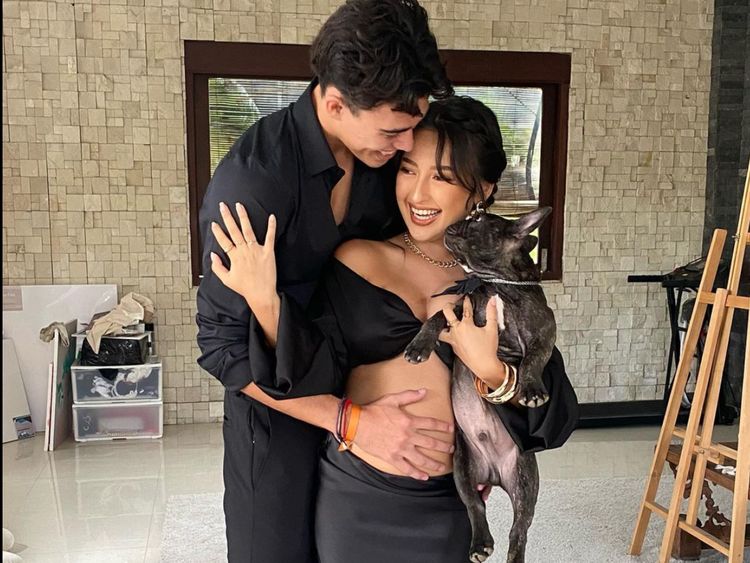 7 Foto Kebersamaan Dali Wassink & Jennifer Coppen yang Kini Tinggal Kenangan