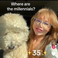 Padahal kenyataannya ia sudah dewasa, yakni berusia 35. Rahasia di balik penampilan awet mudanya ternyata adalah sebuah trik sederhana yang bisa didapatkan dengan harga terjangkau. Foto: Dok. TikTok Krystn Walmsley