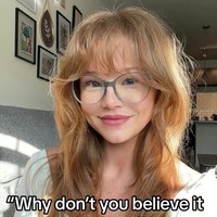 Ironisnya, saya berusia 35 tahun, ujarnya dalam video tersebut. Dan tidak, ini bukan karena Botox,” tambahnya. Foto: Dok. TikTok Krystn Walmsley