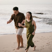 Berlokasi di tepi pantai, keduanya kompak memamerkan kebahagiaan mereka. Menikmati masa kehamilan bersama rekan terbaik, tulis Gritte dalam bahasa Inggris. Foto: Instagram/@gritteagathaa