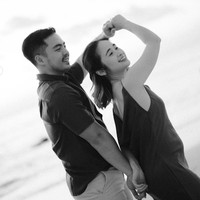 Pasangan yang akan segera menjadi orangtua baru itu terlihat kompak dan romantis. Gritte sendiri saat ini diketahui berusia 28 tahun, sementara sang suami 29 tahun, berbeda 1 tahun dengan dirinya. Foto: Instagram/@gritteagathaa