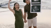 Gritte Agatha juga memperlihatkan hasil USG dengan ukuran besar. Foto: Instagraam/@gritteagathaa