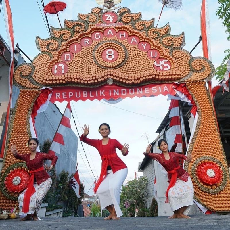 ilustrasi gapura 17 Agustus (Foto: Instagram/@sekehedemenbali)