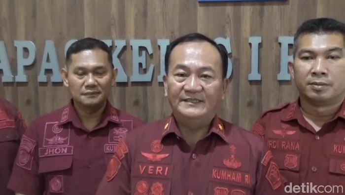 Kalapas Kelas I Mata Merah Palembang, Veri Johannes membenarkan adanya pemeriksaan tersebut. Menurutnya, 5 tahanan telah dimintai keterangan tadi malam, Kamis (18/7/2024).