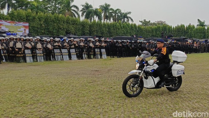 Kapolda Lampung saat cek kesiapan personil pengamanan Pilkada 2024.