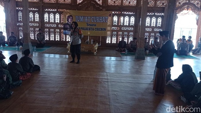 Kapolresta Cirebon saat menyampaikan materi soal bahaya hoax