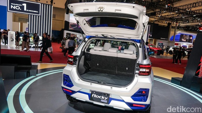 Kenalin Daihatsu Rocky Hybrid, SUV Irit BBM 1:28 Km/L Daihatsu memamerkan deretan kendaraan irit di GIIAS 2024. Salah satunya Rocky e-Smart Hybrid yang memiliki konsumsi bahan bakar irit yaitu 1:28 km/liter.