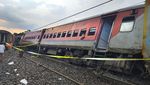 Kereta di India Tergelincir, Puluhan Penumpang Jadi Korban