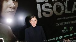 Kimberly Ryder Tetap Tersenyum di Tengah Masalah dengan Edward Akbar Kimberly Ryder Tetap Tersenyum di Tengah Masalah dengan Edward Akbar