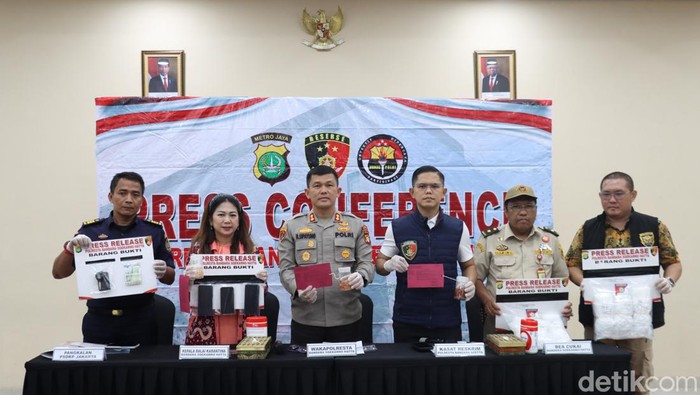 Konferensi pers penyelundupan lobster di Tangerang (dok istimewa)