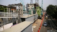 Perpanjangan rute LRT Jakarta untuk Fase 1B Velodrome-Manggarai ditargetkan rampung pada 2026. Operasional LRT Fase 1B ditargetkan awal 2017.  