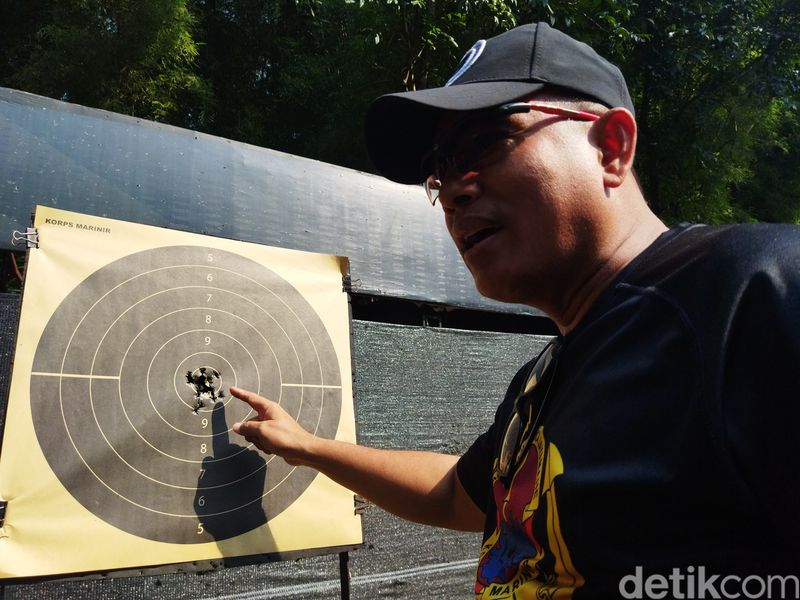 Lomba menembak untuk wartawan, diadakan Marinir. (Kurniawan Fadilah/detikcom)