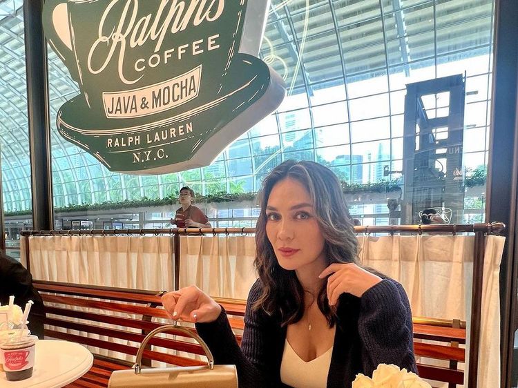 Serunya Ngopi Cantik ala Luna Maya di Jepang hingga Singapura