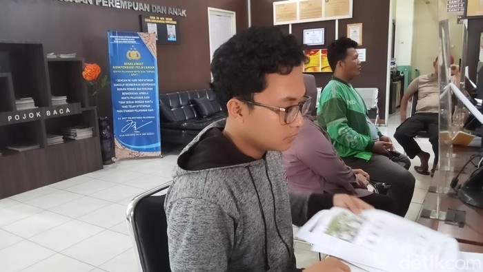 Mahasiswa di Palembang lapor polisi usai ditipu saat beli kucing via online.