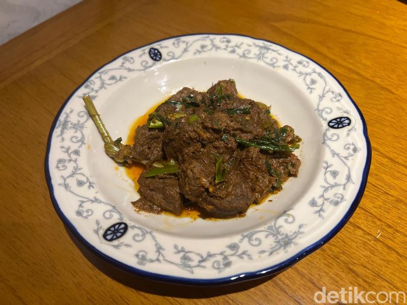 Mata Karanjang: Resto di Jaksel Ini Punya Tuna Belly Bakar dan Wagyu Bumbu RW