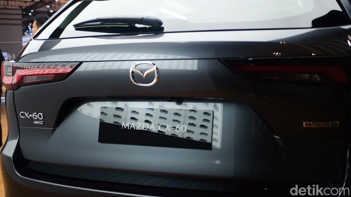 Mazda merilis varian baru untuk SUV premiumnya, Mazda CX 60 Pro dalam pameran Gaikindo Indonesia International Auto Show (GIIAS) 2024. Harganya mencapai Rp 799 juta.