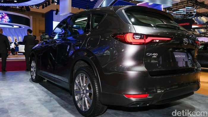 Mazda merilis varian baru untuk SUV premiumnya, Mazda CX 60 Pro dalam pameran Gaikindo Indonesia International Auto Show (GIIAS) 2024. Harganya mencapai Rp 799 juta.