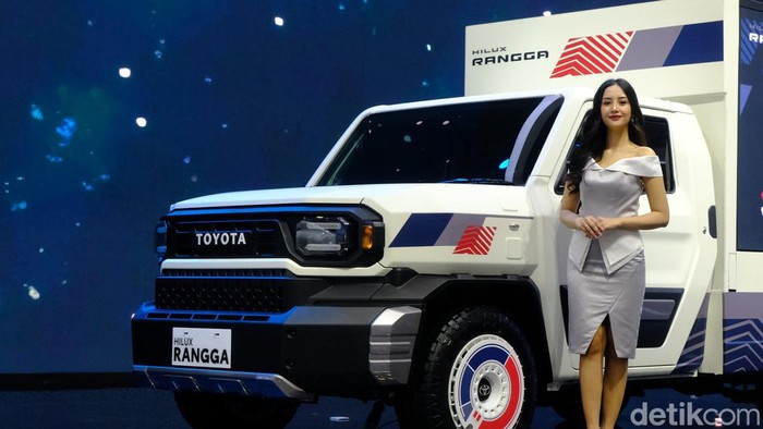 Melihat Wujud Toyota Hilux Rangga, Keran Inden Sudah Dibuka Toyota Hilux Rangga ikut dipamerkan pada ajang Gaikindo Indonesia International Auto Show (GIIAS) 2024. Keran inden sudah dibuka untuk mobil komersial ini.