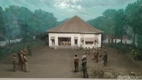 Terletak di Jalan Gatot Subroto Nomor 14, Jakarta Selatan dan tentunya jika sering melintas di kawasan ini sudah tak asing dengan tempat yang persis berada di samping Pusat Sejarah Markas Besar TNI. Museum Satriamandala ini diresmikan pada tahun 1972 oleh presiden ke-2 Soeharto.  