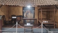Di gedung utama museum ada beberapa ruangan yang memuat sejarah panjang Indonesia, mulai dari lorong pertama terdapat beberapa diorama untuk sambutan sebelum masuk ke ruang yang menyimpan informasi tentang petinggi militer Indonesia seperti Soeharto hingga Jenderal Sudirman.  