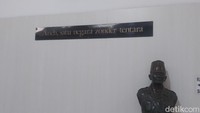 Setelah melalui ruangan tersebut tersimpan beberapa diorama peristiwa sejarah lainnya serta simbol-simbol dari Pertahanan Keamanan (Hamkam), TNI, dan kepolisian Negara Republik Indonesia (Polri) yang dulunya masih dalam bagian ABRI (Angkatan Bersenjata Republik Indonesia).  