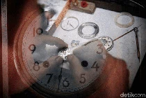 Mengintip Bengkel Reparasi Arloji demi Akurasi