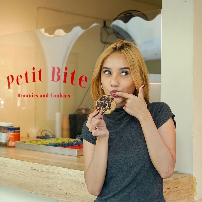 Min Bite, seleb TikTok yang punya gerai Petite Bite