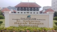 Pusdiapres ANRI ini terletak di Jalan Gajah Mada No. 111, tempatnya berada di belakang bangunan bersejarah bekas rumah Gubernur Jenderal Reiner de Klerk. Bangunan Pusdiapres kontras bila dibandingkan dengan bekas rumah Reiner karena bangunan Pusdiapres ini begitu modern.
