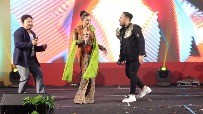 Nassar dan Nikita Mirzani meriahkan pisah sambut Kapolres Nganjuk