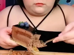 Tragis! Kreator Mukbang Meninggal Saat Live Gegera Makan Berlebihan