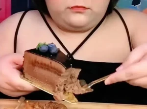 Sederet Kasus Mukbang Berujung Maut, Meninggal Mendadak-Komplikasi Obesitas
