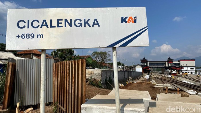 Penampakan pembangunan rek kereta ganda di Cicalengka, Kabupaten Bandung.